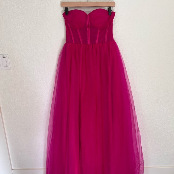 Beautiful prom dress! - Picture 3 of 9